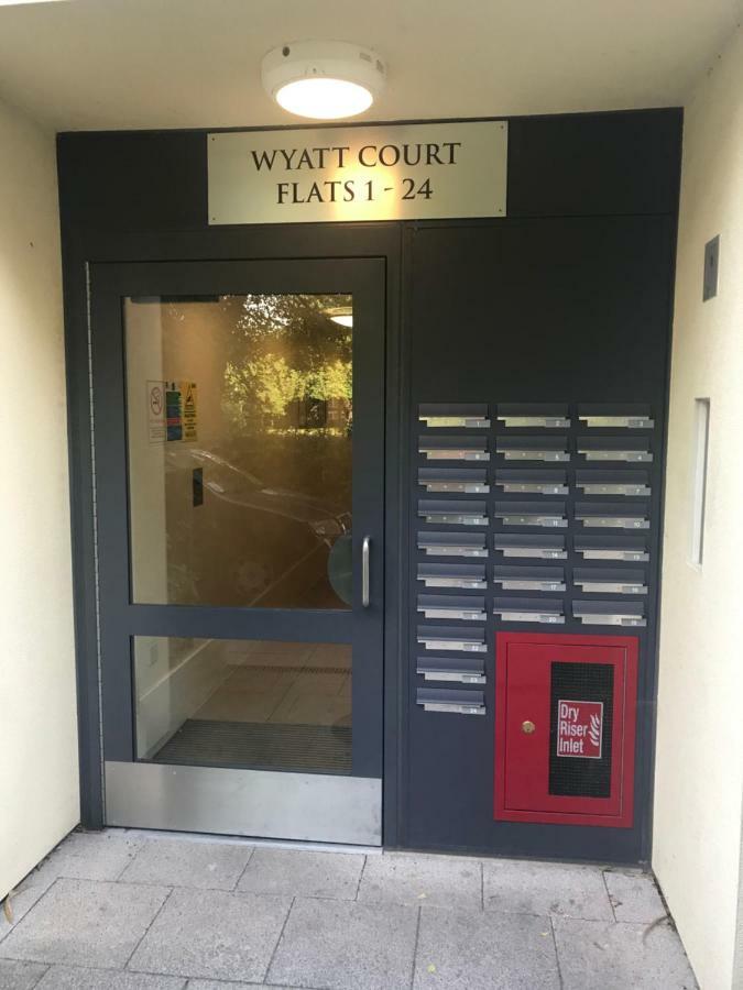 런던 Wyatt Court 아파트 외부 사진